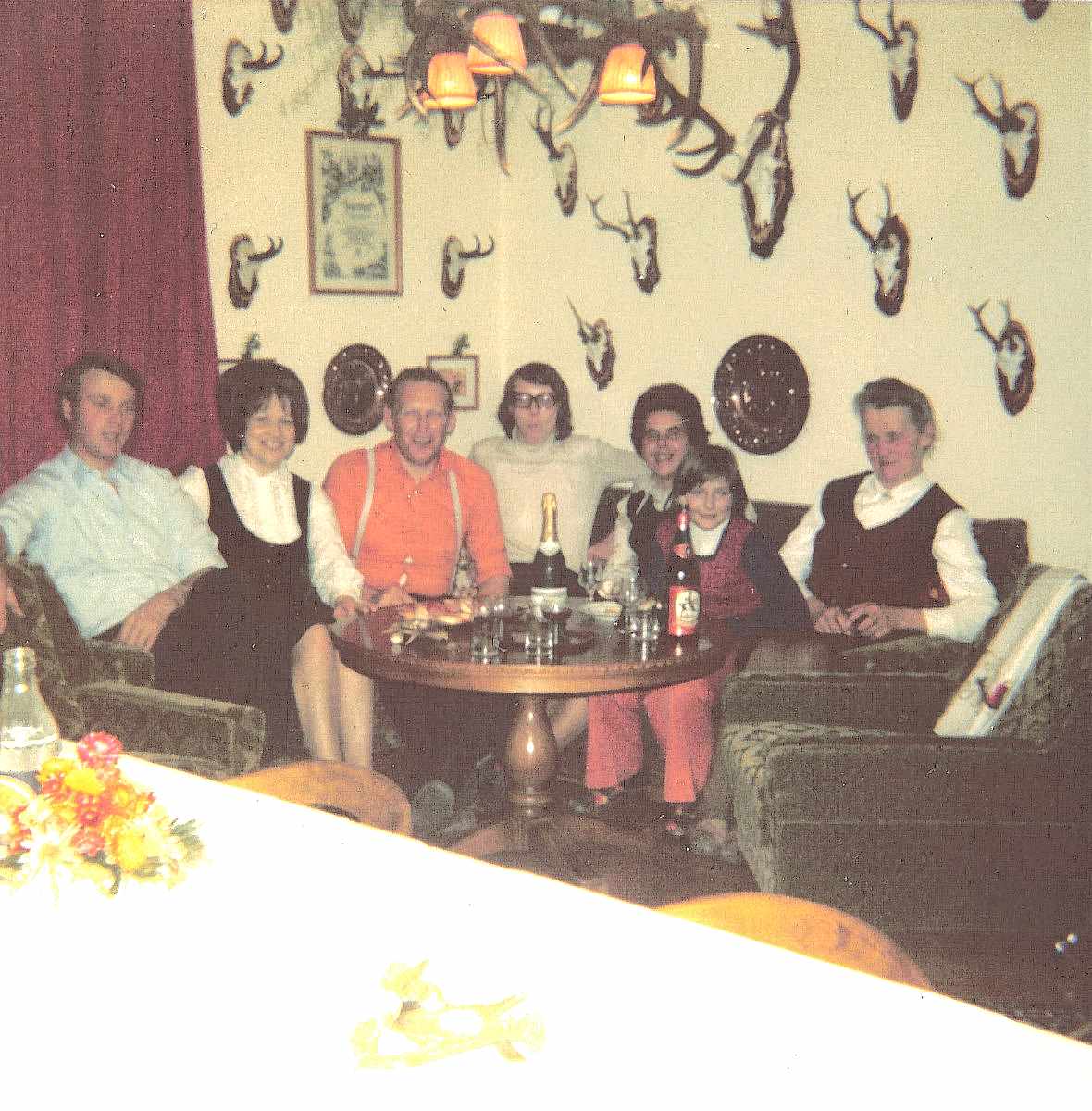 A/Ramsau/19751231_FA0242_EU_A_Steiermark_Ramsau_am_Dachstein_Silvesterfeier_mit_der_Gastfamilie