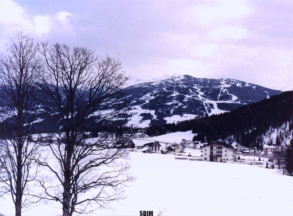 EU/A/Ramsau/197504xx_04-15_Ausblick_Ramsau_Richtung_Schladming_1200x0886