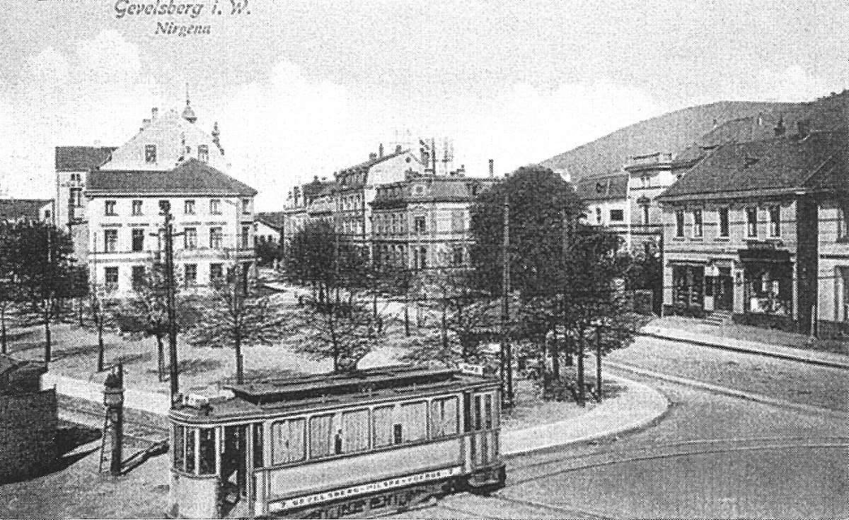 EU/D/NRW/EN/Gevelsberg/Nirgena-Platz/SW-AK_EU_D_NW_EN_Gevelsberg-Nirgena_Nirgena-Platz_Tram_7_der_Strassenbahn_Gevelsberg-Milspe-Voerde_in_der_Mittelstrasse_um_1910