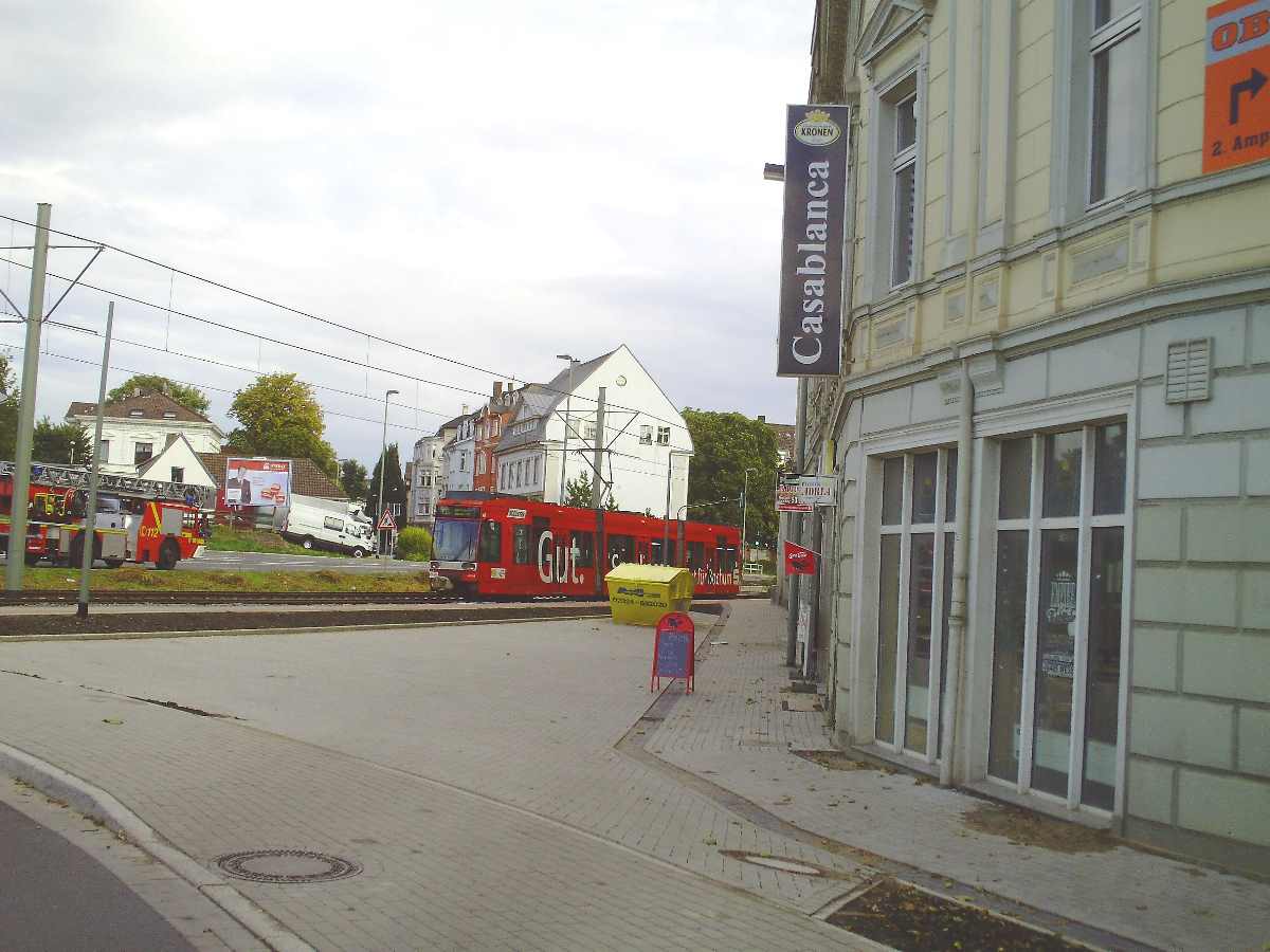 D/NRW/EN/Hattingen/City/Bahnhofstrasse/20100916s1642_PICT0022_D_NW_EN_Hattingen_Bahnhofstrasse_Martin-Luther-Strasse_Tram_Linie_8_der_BOGESTRA