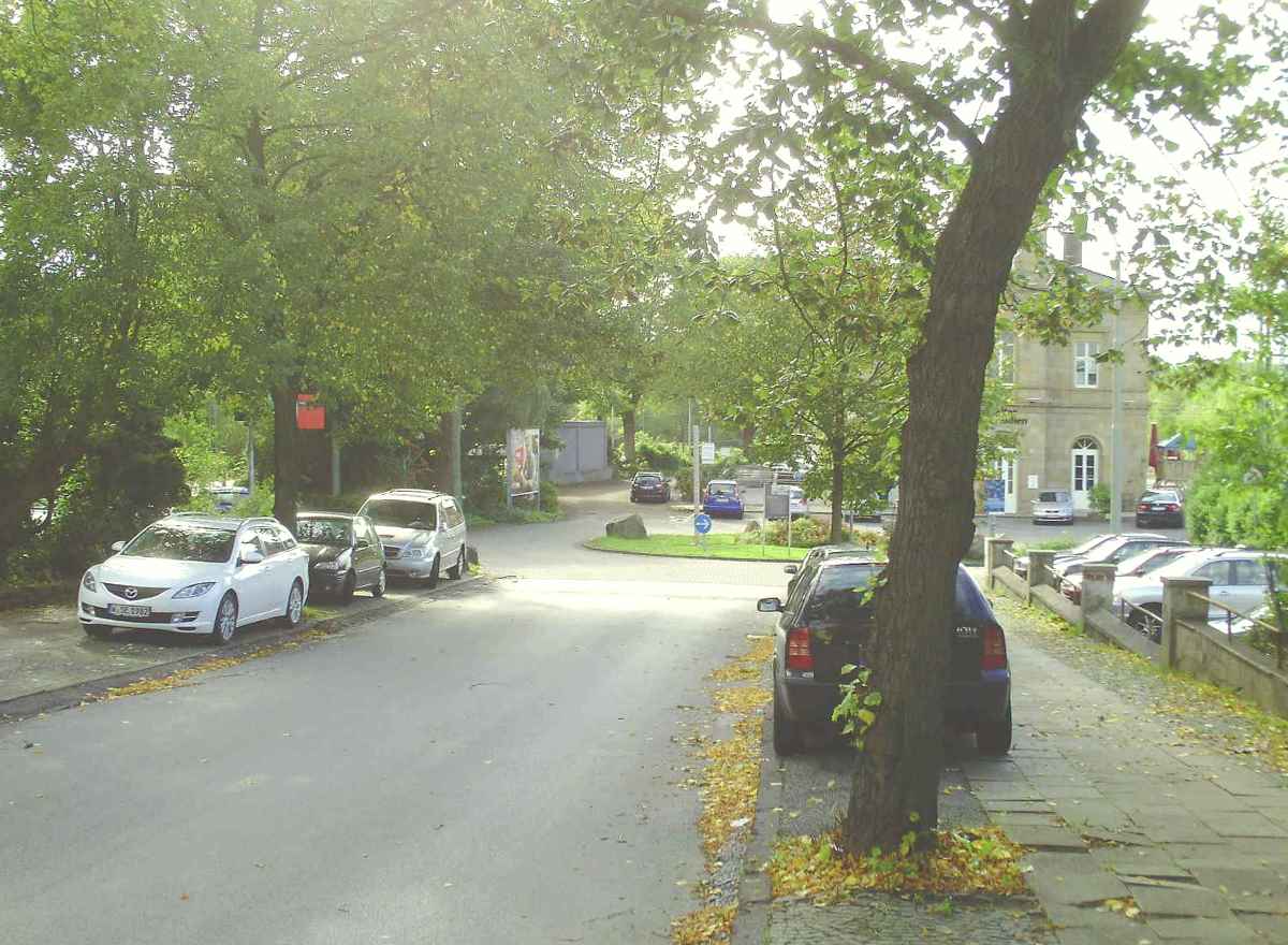D/NRW/EN/Hattingen/City/Bahnhofstrasse/20100916s1646_PICT0024_EU_D_NRW_EN_Hattingen_Bahnhofstrasse_mit_Bahnhof_hinten_1200x0880