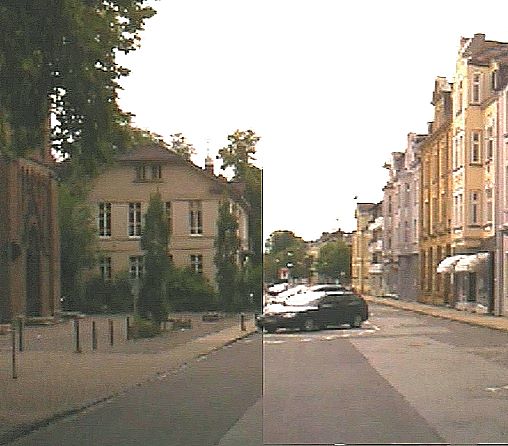 EU/D/NRW/EN/Hattingen/City/Bahnhofstrasse/20110615s1620+21_PH3D0044+46_D_NW_EN_Hattingen-City_Bahnhofstrasse_mit_Kirchenportal_links_und_ehemaliger_Sparkasse_(hellbraun)_rechts