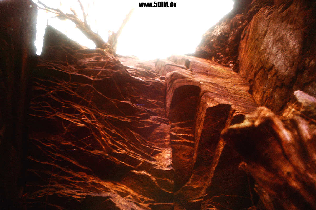 EU/D/NRW/EN/Herdecke/Wienberg/19760222-1(6)xx_D_37_(B_50)_D_NW_EN_Herdecke_Wienberg_Sonnensteinloch_Eingang_Blick_nach_oben_1200x0800