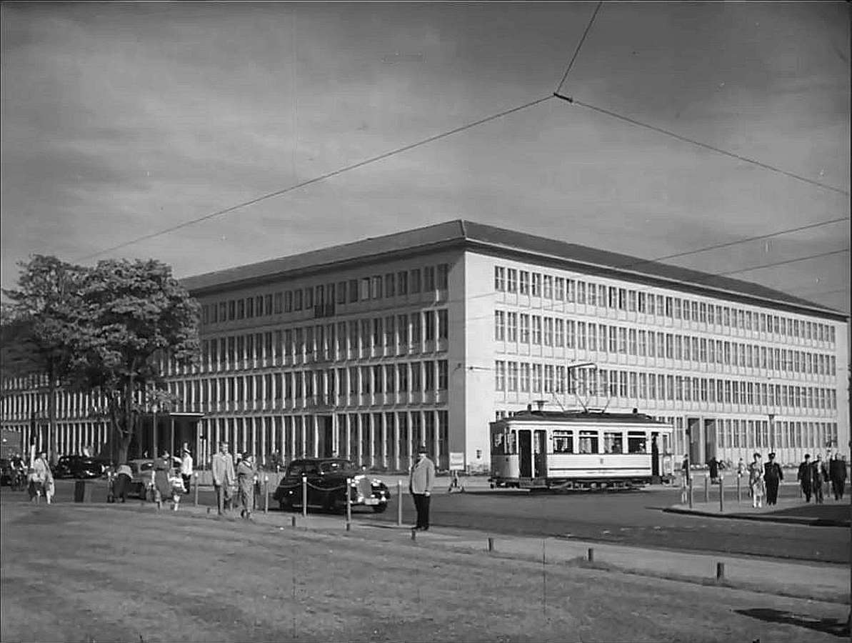 EU/D/NRW/HA/Hagen/Koernerstrasse/Sparkasse/1953xxxx_EU_D_NW_HA-City_Koernerstrasse_Ecke_Badstrasse_Stadthaus1_(RolfMRost)