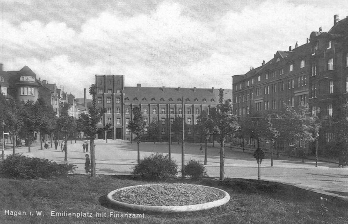 EU/D/NRW/HA/Hagen/MaerkischerRing/SW-AK_EU_D_NW_HA-City_Emilienplatz_mit_Finanzamt_etwa_um_1940_1200x0771.jpg