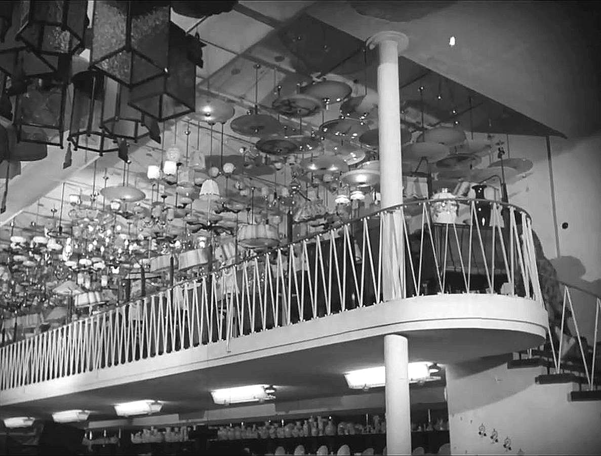 EU/D/NRW/HA/Hagen/Mittelstrasse/KaufhausLimke/1953xxxx_EU_D_NW_HA-City_Mittelstrasse_KaufhausLimke_Leuchten_(RolfMRost)