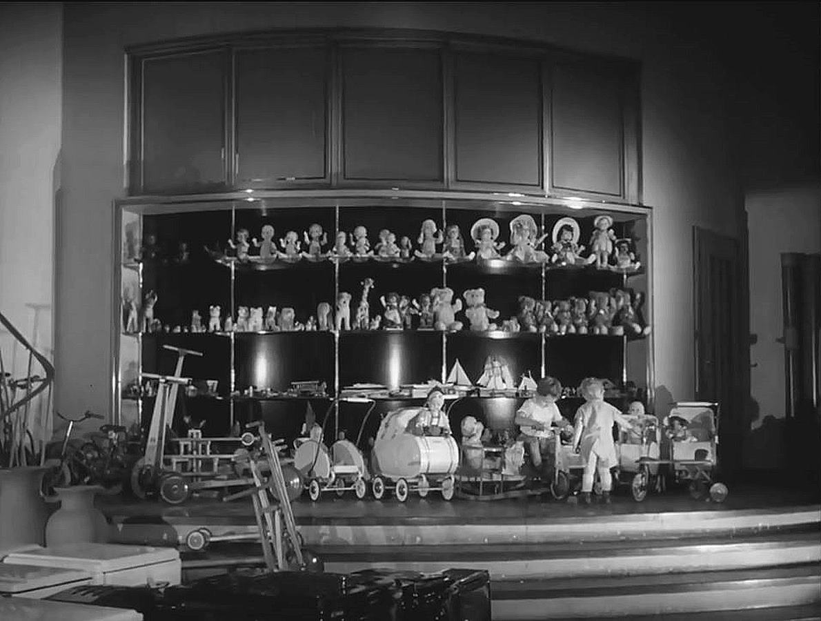 EU/D/NRW/HA/Hagen/Mittelstrasse/KaufhausLimke/1953xxxx_EU_D_NW_HA-City_Mittelstrasse_KaufhausLimke_Spielzeug_(RolfMRost)