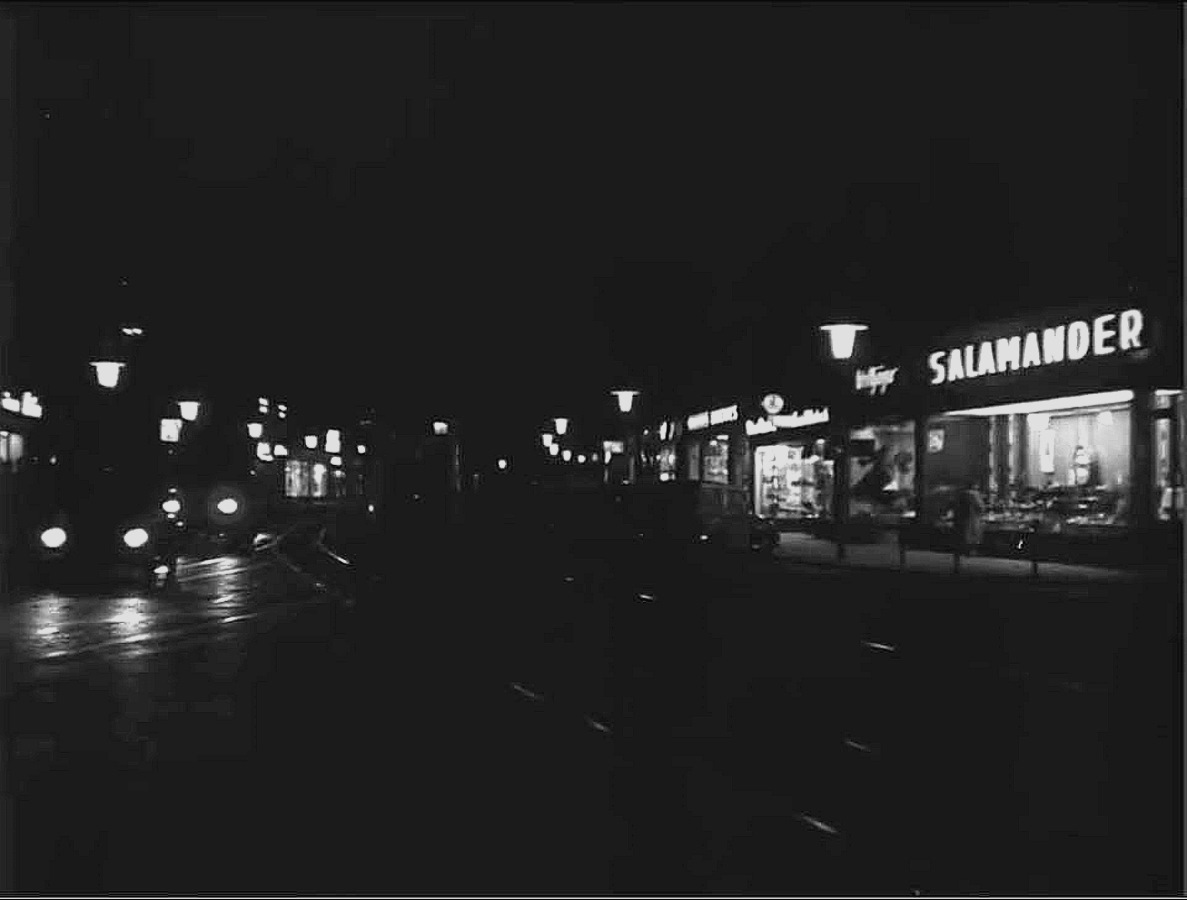 EU/D/NRW/HA/Hagen/Mittelstrasse/SchuhhausSalamander/1953xxxx_EU_D_NW_HA-City_Mittelstrasse_nachts_vor_Salamander_(RolfMRost)
