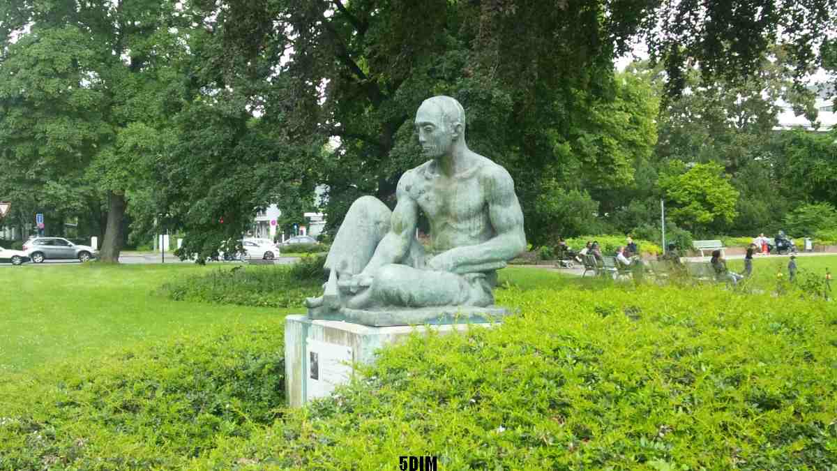 EU/D/NRW/HA/Hagen/Volkspark/DerSchmied/20160715s1725_DSC_2774_EU_D_NW_HA-City_Volkspark_DerSchmied_von_MillySteger_1200x0675