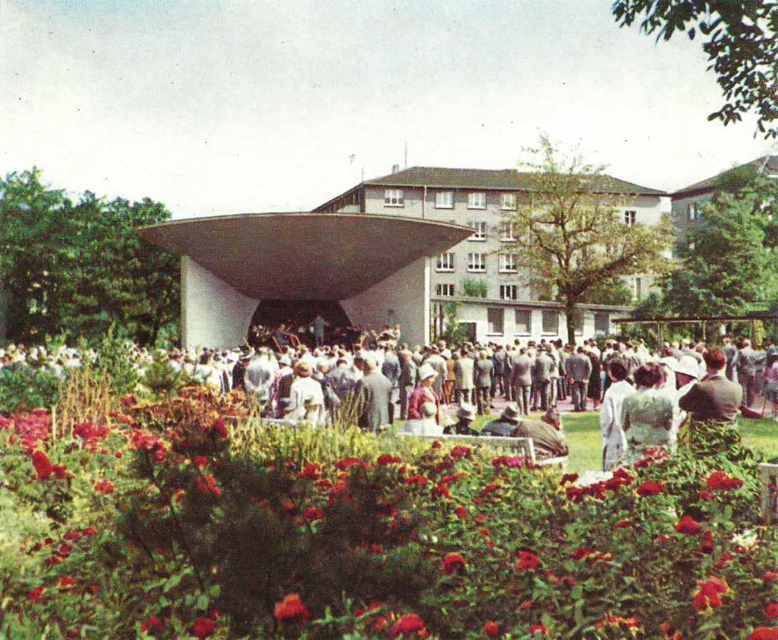EU/D/NRW/HA/Hagen/Volkspark/Konzertmuschel/Farbfoto_EU_D_NW_HA-City_Koernerstrasse_Volkspark-Konzertmuschel_(Hagen-Broschuere_1962_ohne_Angaben)_1093x0900