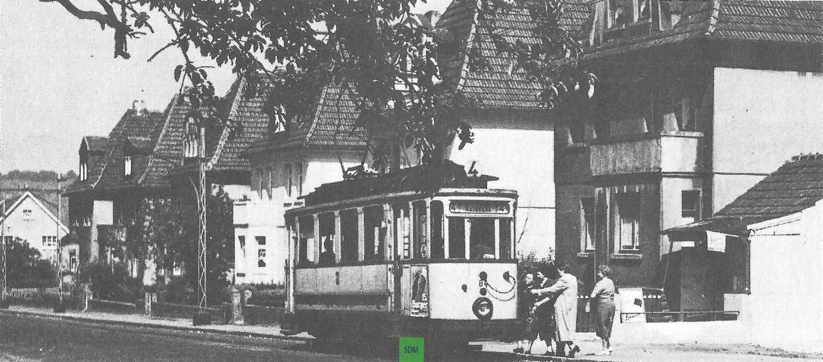 EU/D/NRW/HA/Selbecke/SelbeckerStrasse/SW-Foto_EU_D_NW_HA_Selbecke_SelbeckerStrasse_Tram_84_Linie_4_etwa_um_1950_(EilpeDelsternSelbecke1978S22o)