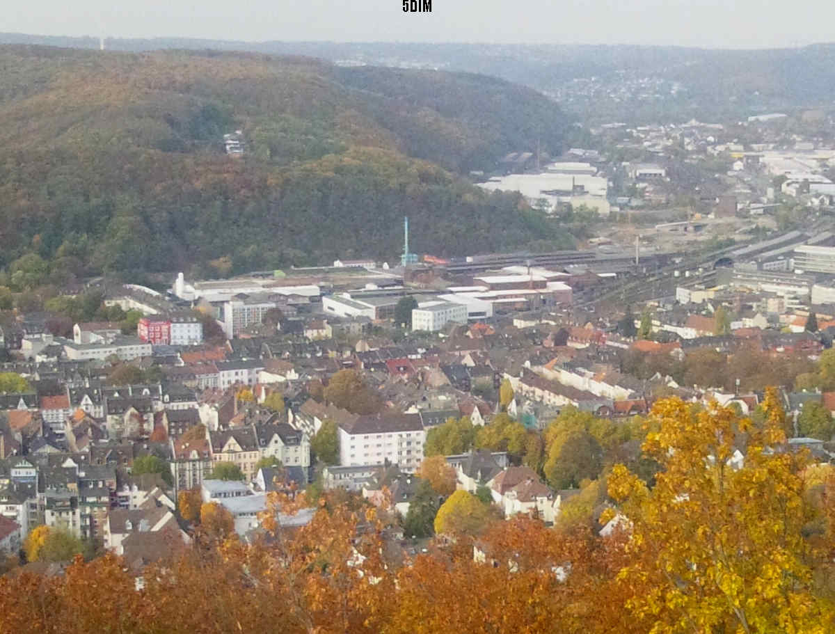 EU/D/NRW/HA/Wehringhausen/Aussichten_vom_Goldberg/20161030w1422_DSC_3304_EU_D_NW_HA_Goldberg_Bismarckturm_Ausblick_DETAIL_Buscheyviertel-Panorama_1200x0911