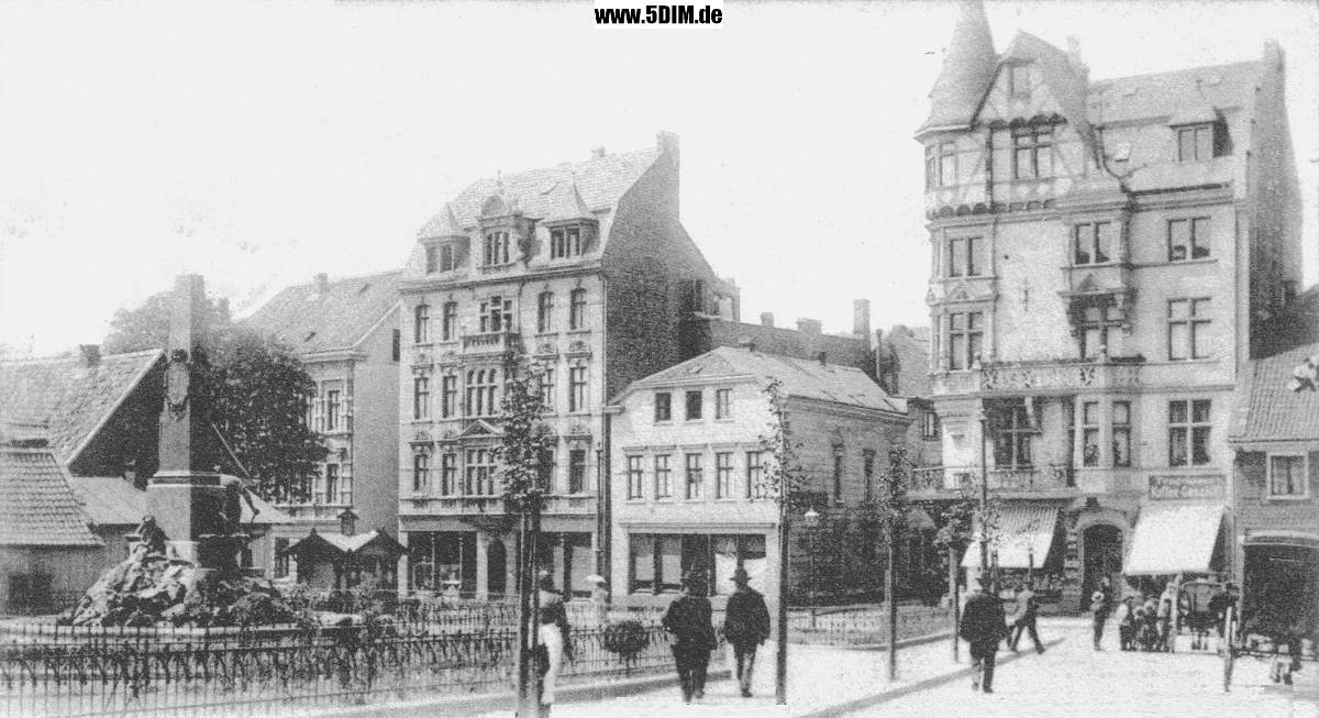 EU/D/NRW/HA/Wehringhausen/Bodelschwinghplatz/19050xxx_SW-AK_EU_D_NW_HA-Wehringhausen_Bodelschwinghplatz_Dreikaiserdenkmal+WehringhauserStrasse_g19050918_1200x0653