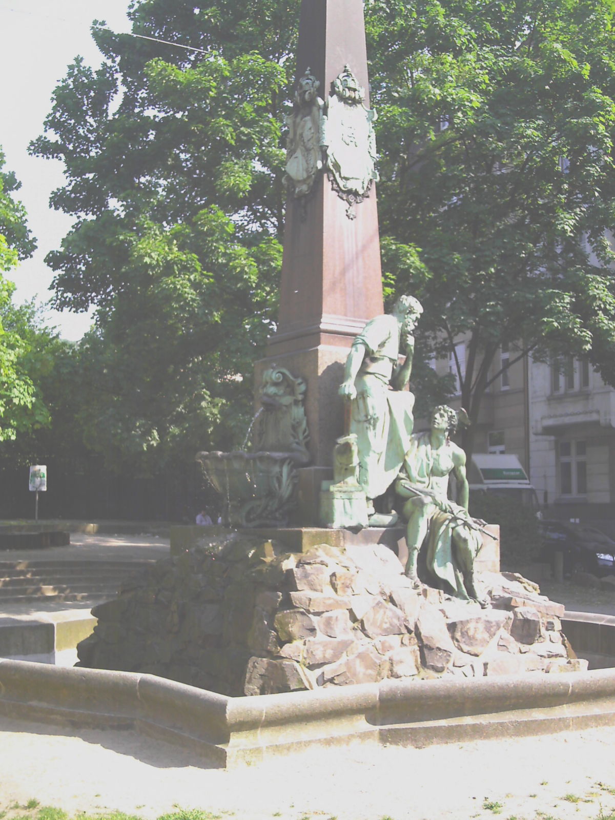 EU/D/NRW/HA/Wehringhausen/Bodelschwinghplatz/20050528_1648_IMAG0109_Dreikaiserbrunnen