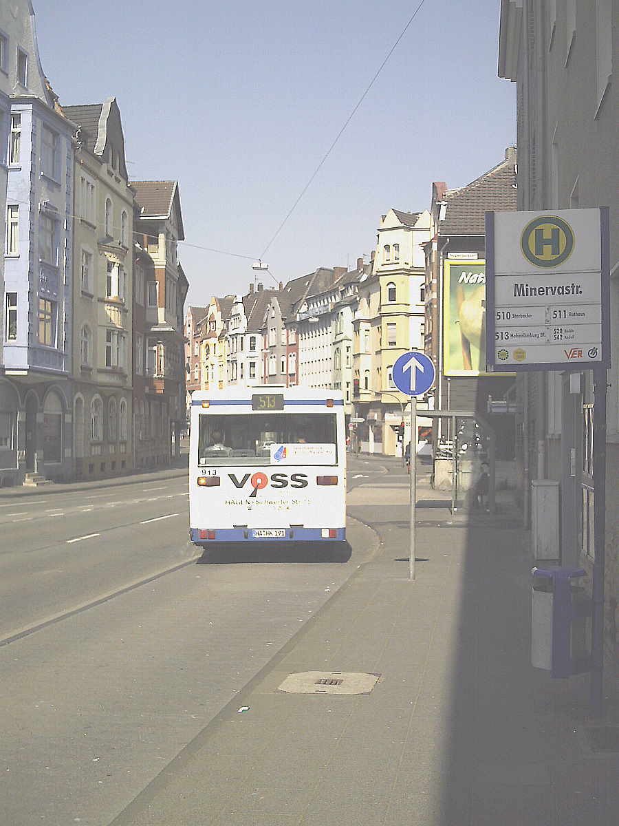 EU/D/NRW/HA/Wehringhausen/WehringhauserStrasse/20050528_1637_IMAG0089_EU_D_NRW_HA-Wehringhausen_WehringhauserStrasse_Bushaltestelle_Minervastrasse