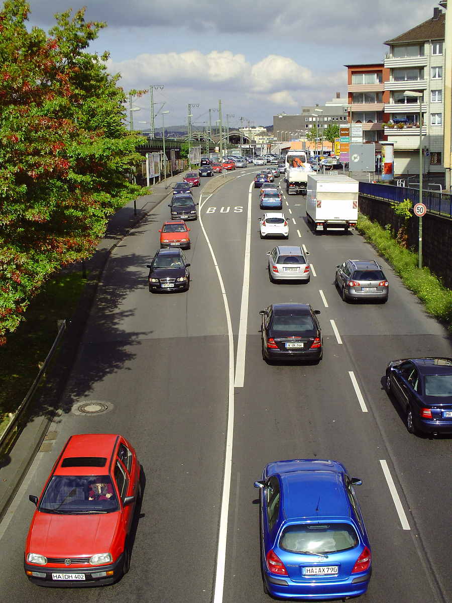 D/NRW/HA/Wehringhausen/WehringhauserStrasse/20090925-1350s_PICT0092_HA-Wehringhausen_Wehringhauser_Strasse_Fussgaengerbruecke_Blick_zum_Hbf