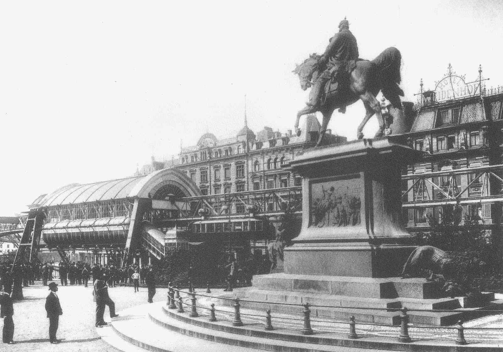 Wuppertaler Schwebebahn tren monorraíl​ suspendido del techo monorail train suspended from the ceiling