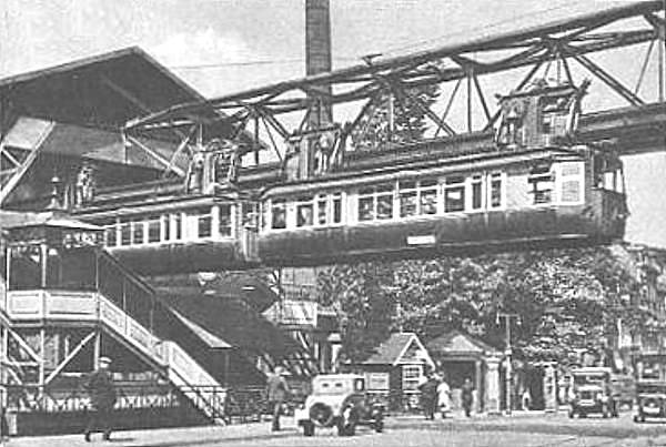 EU/D/NRW/W/Elberfeld/Robert-Daum-Platz/SW-AK_EU_D_NW_W-Elberfeld_Tannenbergstrasse_Schwebebahn_um_1920