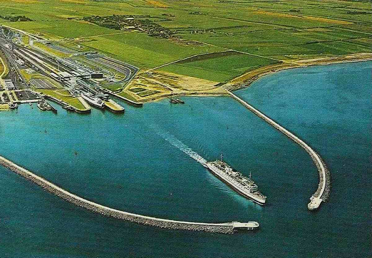 EU/D/SH/OH/Fehmarn/Puttgarden/Faehrhafen/196xxxxx_Farb-AK_EU_D_SH_OH_Fehmarn_Puttgarden_Faehrhafen_Luftbild_g19650707