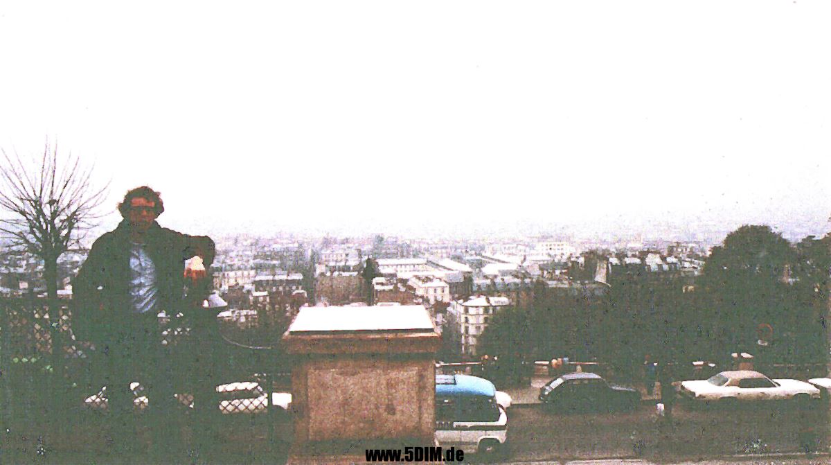 F/Paris/Montmatre/19810401_1050_Fotoalbum0707_Panorama_vor_der_Kirche_Sacre_Coer_1200x0671