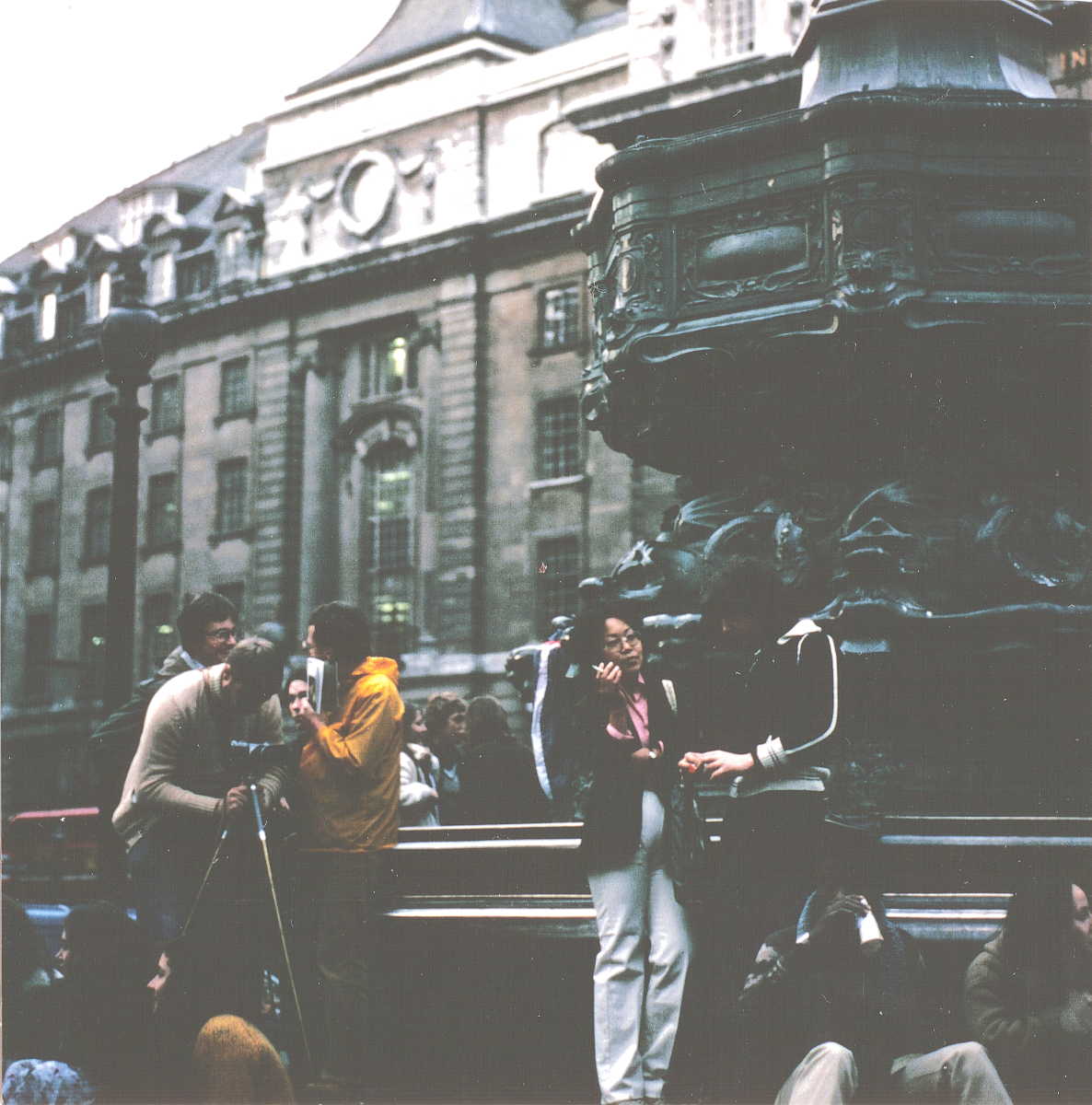 Geographie/EU/GB/England/London/PiccadillyCircus/19780929-1810_0P32_Fotoalbum0390_Piccadilly_Circus_zu_London