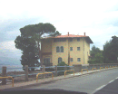 EU/HR/Istrien/Opatijskarivijera/Icici/20070602-1534_DSCI0142_HR_Icici_Standvilla_an_der_Hauptstrasse_nach_Lovran