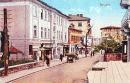 EU/HR/Istrien/Opatijskarivijera/Lovran/Hauptstrasse/colorierte_AK_Lovran_Hauptstrasse_Richtung_Zentrum_19230719_a