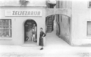 EU/HR/Istrien/Opatijskarivijera/Lovran/Starigrad/1955061(3-8)_08_Lovran_Starigrad_Laden_und_Schwibbogen