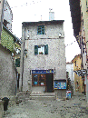 EU/HR/Istrien/Opatijskarivijera/Lovran/Starigrad/20120926s1149_DSC_0183_Lovran_Starigrad_Altstadtszene_Tourist_Bureau_Roal_DETAIL