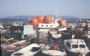 HR/Istrien/Opatijskarivijera/MoscenickaDraga/Strandpromenade/Hafen/198606xx_MD_Blick_vom_Hafen_zur_Insel_Cres