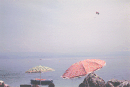 HR/Istrien/Opatijskarivijera/MoscenickaDraga/Hauptstrand/198606xx_MD_Sipar_Fallschirm_im_Schlepp_am_Strand