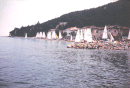 HR/Istrien/Opatijskarivijera/MoscenickaDraga/Hauptstrand/198606xx_MD_Sipar_mit_Regattabooten_am_Abend