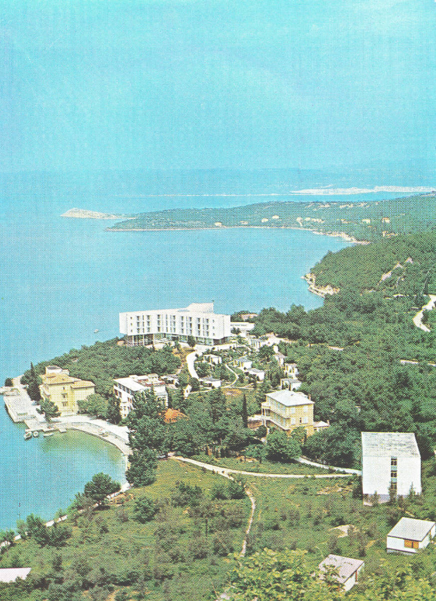 HR/Kvarner/Krk/Omisalj/196xxxxx_Panorama_von_Omisalj_mit_Hotel_Adriatic_19680706