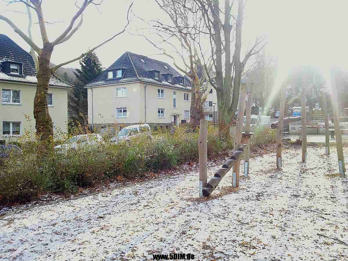 EU/D/NRW/HA/Wehringhausen/Pelmkestrasse/059/20190119w1304_DSC_0995_EU_D_NW_HA-Wehringhausen_Pelmkestrasse059_Blick_vom_Spielplatz_Falkenstrasse_aufwaerts_1200x0900