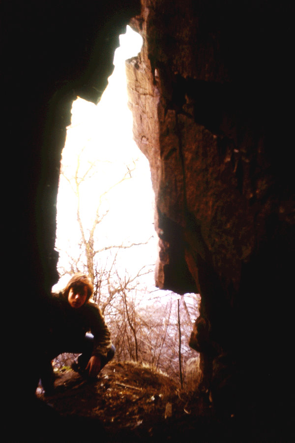 19760222w1(6)xx_D_35_(B_49)_D_NW_EN_Herdecke_Hoehle_beim_Sonnenstein_mit_HeinzLemmermann_0600x0900