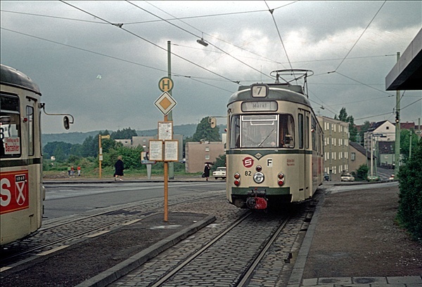 EU/D/NW/HA/197605xx_SP_1027_00015_EU_D_NW_HA-Boelerheide_Triebwagen_82_an_der_Haltestelle_Stennesufer_von_SiegmarPeter