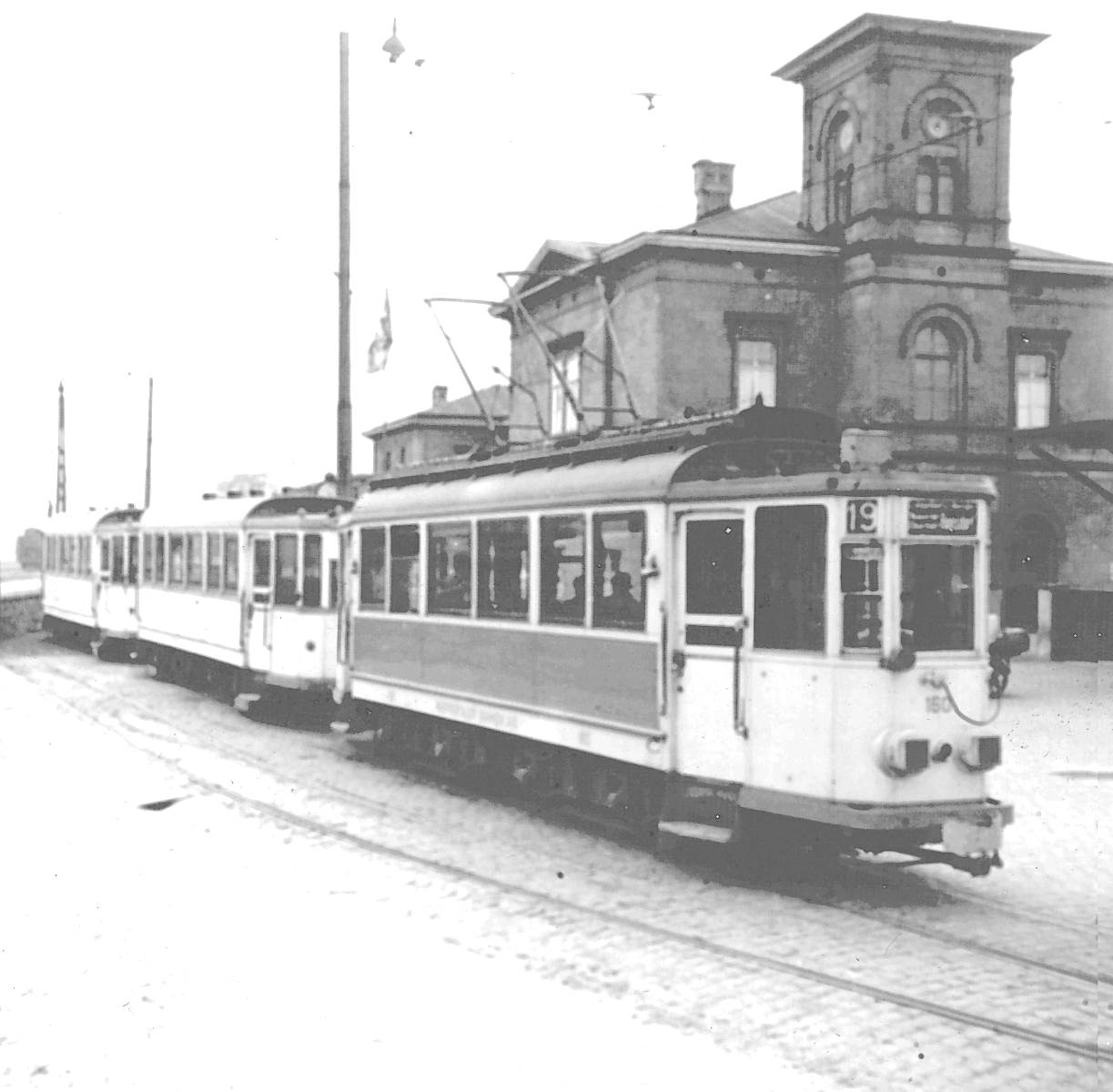 WuppertalerStrassenbahn/(99W_(oder_11_66_oder_M66))_Bahnhof_Tram_Wuppertal_Wagen150_oder_160_Linie19_Langenberg_nach_Ronsdorf_mit_Scheinwerfer-Verdunkelung_um_1940