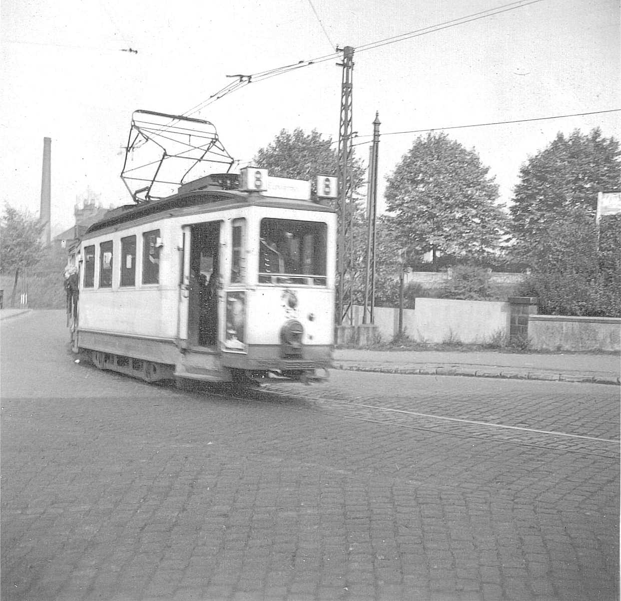 WuppertalerStrassenbahn/0_1_Tram_Wagen58_letzte_Ziffer_fraglich_Linie8_mit_Scheinwerfer-Verdunkelung_um_1940