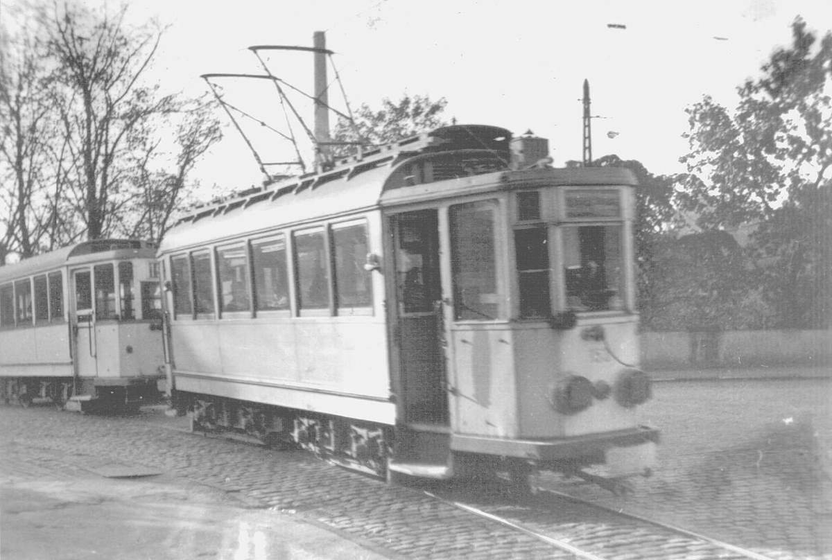 WuppertalerStrassenbahn/Kuellenberg_(oder_aehnlich)_D738_Essen_Wagen753_(oder_153)_Linie15_mit_Scheinwerfer-Verdunkelung_um_1940