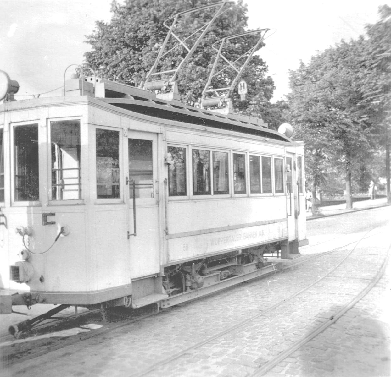 WuppertalerStrassenbahn/Tram_Wuppertal_Wagen58_mit_Scheinwerfer-Verdunkelung_um_1940